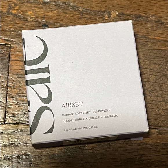 ❄️💜Saie Translucent Setting Powder - Picture 10 of 10